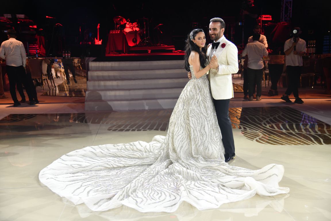 زفاف خيالي في تركيا: العروس ترتدي فستاناً يزن 65 كيلوغراماً ويبلغ ثمنه 3 ملايين ليرة تركية