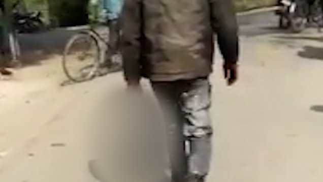 جريمة مروعة تهز الهند.. شاب يقتل شقيقته ويسير برأسها المقطوع في الشارع “فيديو”